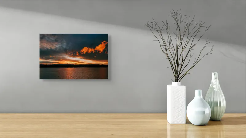 Tablou Canvas, "Apus de soare peste lac liniștit", Cer, Apus, Nori, Reflexii, Lumină, Apă, Orizont, Vibrant, Dramatic, Serenitate, 39 x 26 cm – poza 8