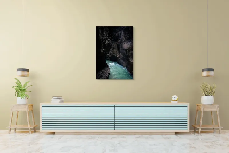 Tablou Canvas, "Misterele unui defileu stâncos întunecat", Întunecat, Pitoresc, Râpa, Apă, Piatra, Adânc, Misterios, Sălbatic, Răcoritor, 70 x 100 cm – poza 5