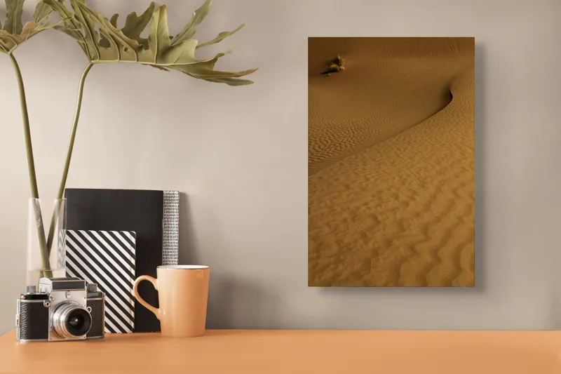 Tablou Canvas, "Ondele de nisip în deșertul vast", Deșert, Nisip, Dune, Valuri, Solitudine, Ariditate, Natură, Linie, Peisaj, Serenitate, 26 x 39 cm – poza 3