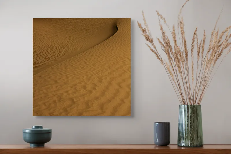 Tablou Canvas, "Ondele de nisip în deșertul vast", Deșert, Nisip, Dune, Valuri, Solitudine, Ariditate, Natură, Linie, Peisaj, Serenitate, 50 x 50 cm – poza 4