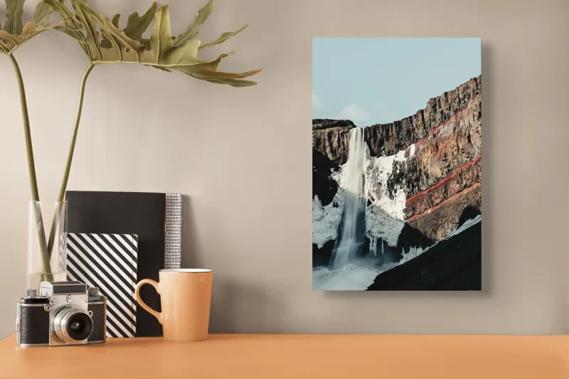 Tablou Canvas, "Cascada printre stânci semețe și gheață", Cascadă, Stânci, Zăpadă, Albastru, Natură, Impunător, Răcoritor, 26 x 39 cm – poza 3