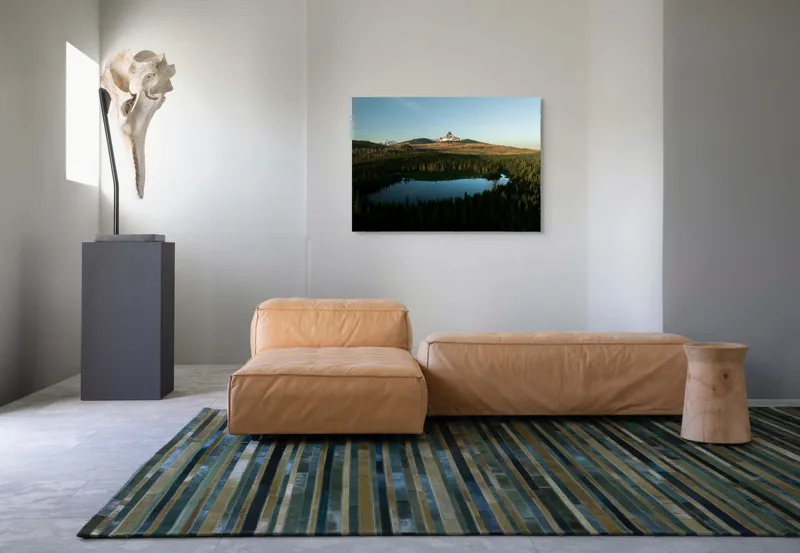 Tablou Canvas, "Reflecții ale naturii în munți verzi", Munte, Apus, Lac, Pădure, Reflecție, Serenitate, Natură, Peisaj., 100 x 70 cm – poza 7