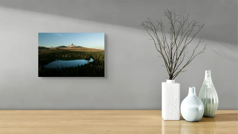 Tablou Canvas, "Reflecții ale naturii în munți verzi", Munte, Apus, Lac, Pădure, Reflecție, Serenitate, Natură, Peisaj., 39 x 26 cm – poza 8