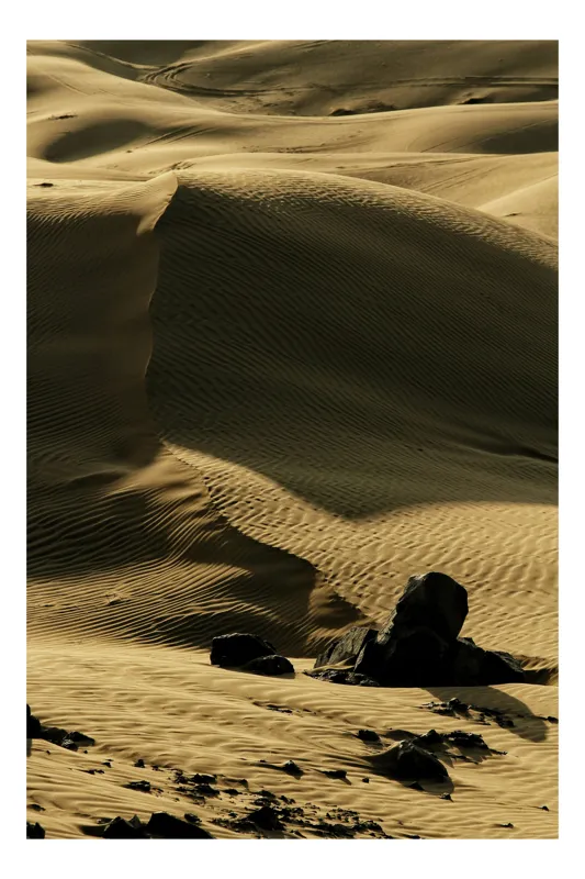 Tablou Canvas, "Umbrele dunelor în amurgul deșertului", Dune, Umbre, Texturi, Piatre, Peisaj, Desertic, Valuri, Liniște, 70 x 100 cm