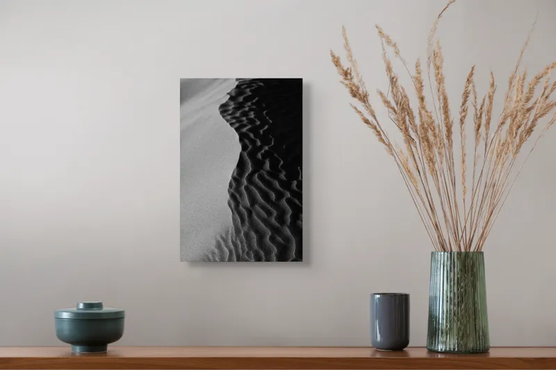 Tablou Canvas, "Lumini și umbre pe dunele desertului", Ondulare, Textură, Contrast, Dune, Umbră, Nisip, Lumină, Forme, Naturalețe, Sinuozitate, 26 x 39 cm – poza 5