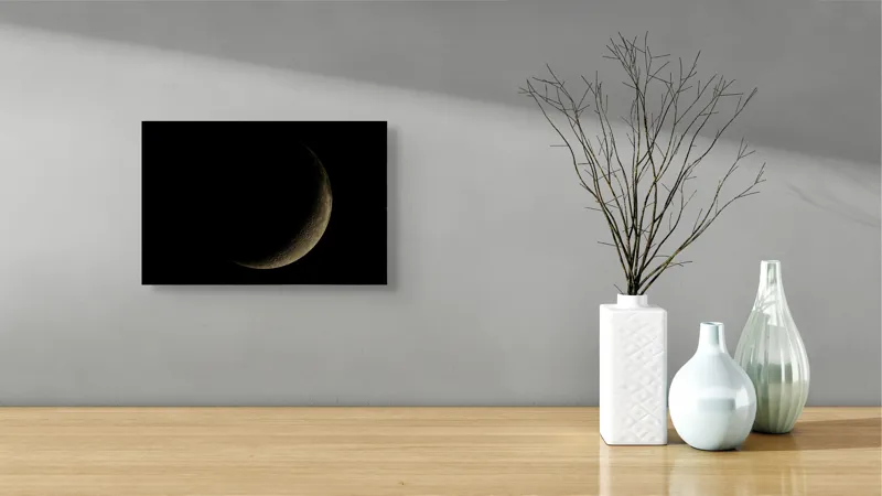 Tablou Canvas, "Lumina tainică a lunii noi", Mister, Serenitate, Umbre, Lumina, Fascinație, Taină, Astronomie, Noapte, 39 x 26 cm – poza 8
