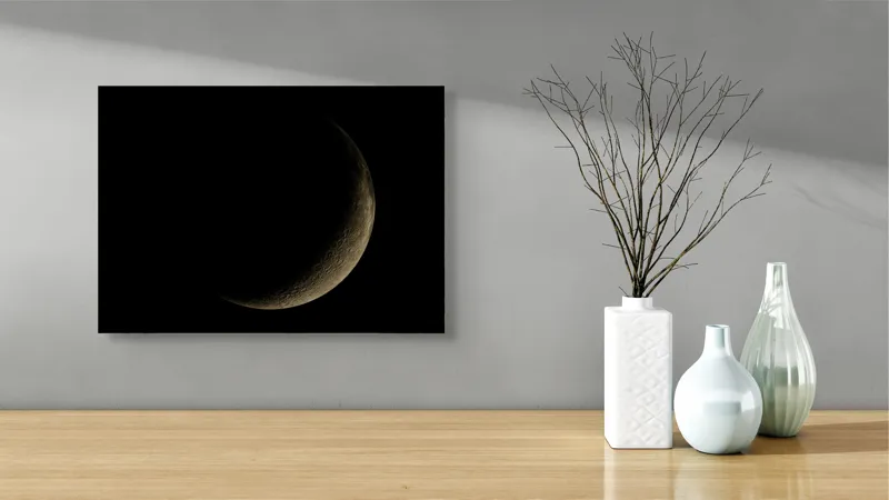 Tablou Canvas, "Lumina tainică a lunii noi", Mister, Serenitate, Umbre, Lumina, Fascinație, Taină, Astronomie, Noapte, 54 x 39 cm – poza 3