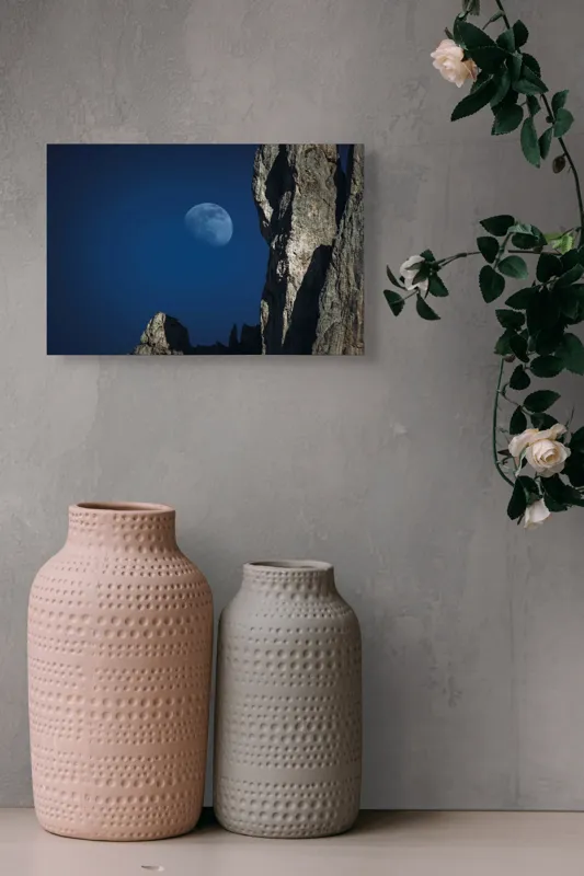 Tablou Canvas, "Luna misterioasă peste stânci semețe", Lună, Cer, Stâncă, Umbre, Noapte, Peisaj, Felinare, Stânci., 39 x 26 cm – poza 4