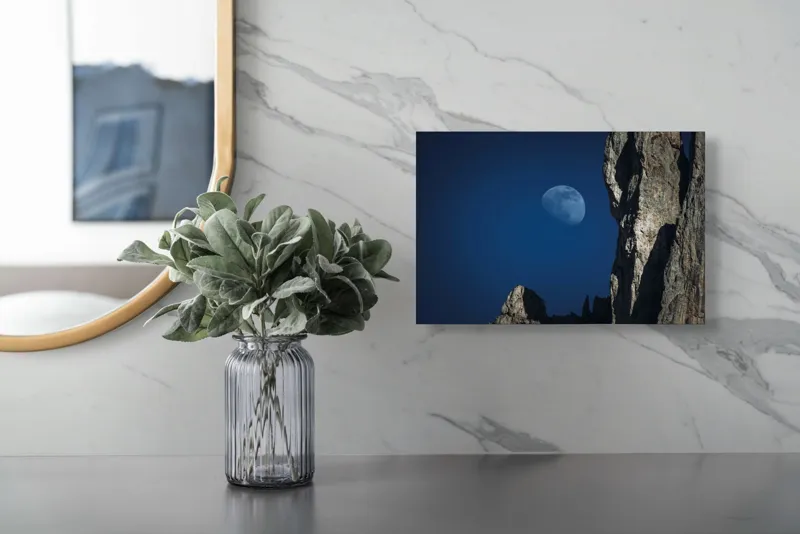 Tablou Canvas, "Luna misterioasă peste stânci semețe", Lună, Cer, Stâncă, Umbre, Noapte, Peisaj, Felinare, Stânci., 39 x 26 cm – poza 5