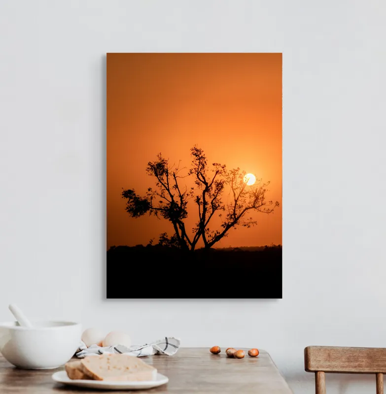 Tablou Canvas, "Apus de soare printre crengi uscate", Apus, Siluetă, Copac, Cer, Portocaliu, Natură, Contrast, Lumină, Ramuri, Silențiu., 50 x 70 cm – poza 3