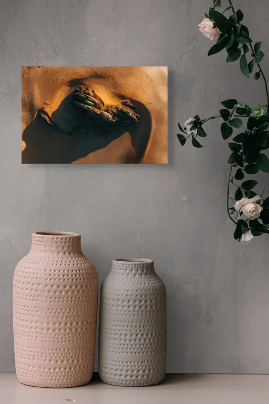 Tablou Canvas, "Misterul stâncii în deșertul auriu", Culoare, Textură, Umbre, Roci, Peisaj, Contrast, Abstract, Natură, 39 x 26 cm – poza 4