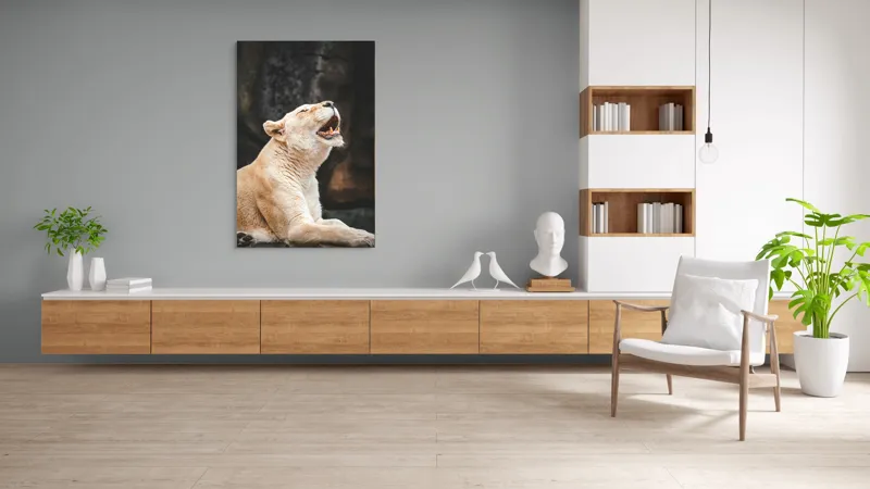Tablou Canvas, "Leoaica răsunând în amurgul savanei", 100 x 150 cm – poza 8