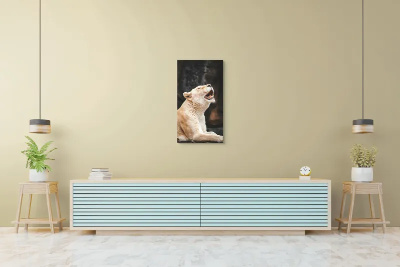Tablou Canvas, "Leoaica răsunând în amurgul savanei", 50 x 90 cm – poza 6