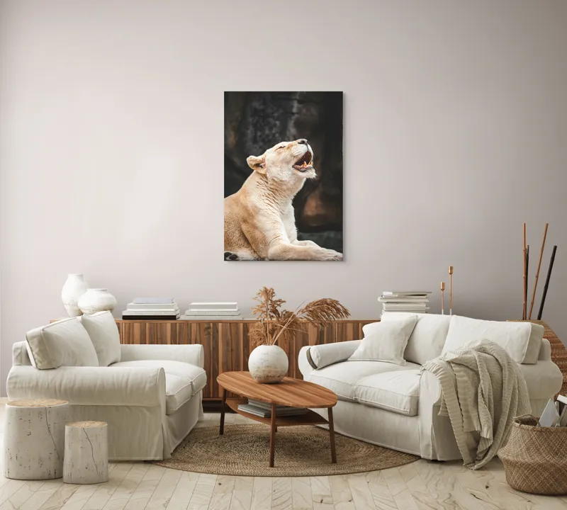 Tablou Canvas, "Leoaica răsunând în amurgul savanei", 70 x 100 cm – poza 4