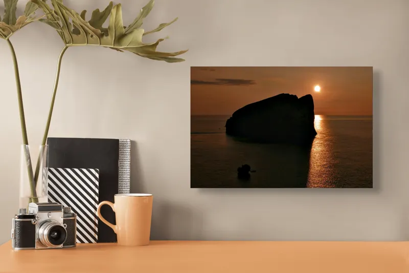 Tablou Canvas, "Silhouette sub apus de soare oceanic", Solitudine, Serenitate, Strălucire, Siluetă, Stâncă, Soare, Sacralitate, Sunet, Sclipire, Scufundare, 39 x 26 cm – poza 3