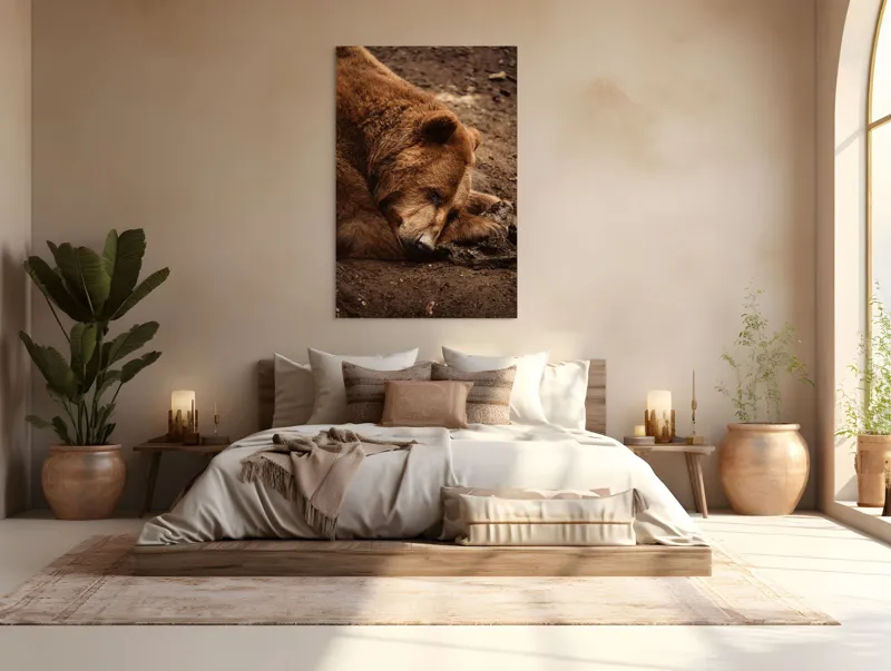 Tablou Canvas, "Ursul în somnul liniștit al pădurii", Ascuns, Blană, Pământ, Odihnă, Urs, Maro, Tihnă, Natură, 100 x 150 cm – poza 3