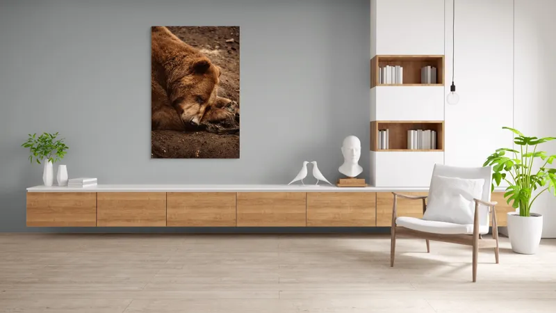Tablou Canvas, "Ursul în somnul liniștit al pădurii", Ascuns, Blană, Pământ, Odihnă, Urs, Maro, Tihnă, Natură, 100 x 150 cm – poza 8