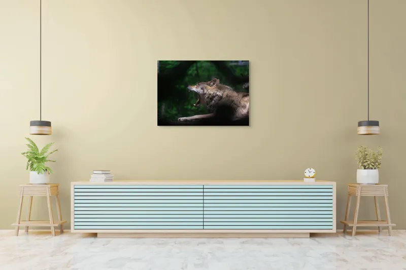 Tablou Canvas, "Lup în sălbăticie căscând liniștit", Lup, Codru, Noapte, Tăcere, Pradă, Frumusețe, Forță, Instinct, Vânătoare, Singurătate, 100 x 70 cm – poza 4