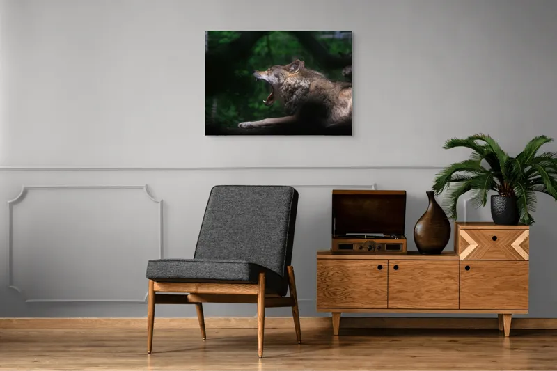 Tablou Canvas, "Lup în sălbăticie căscând liniștit", Lup, Codru, Noapte, Tăcere, Pradă, Frumusețe, Forță, Instinct, Vânătoare, Singurătate, 100 x 70 cm – poza 8