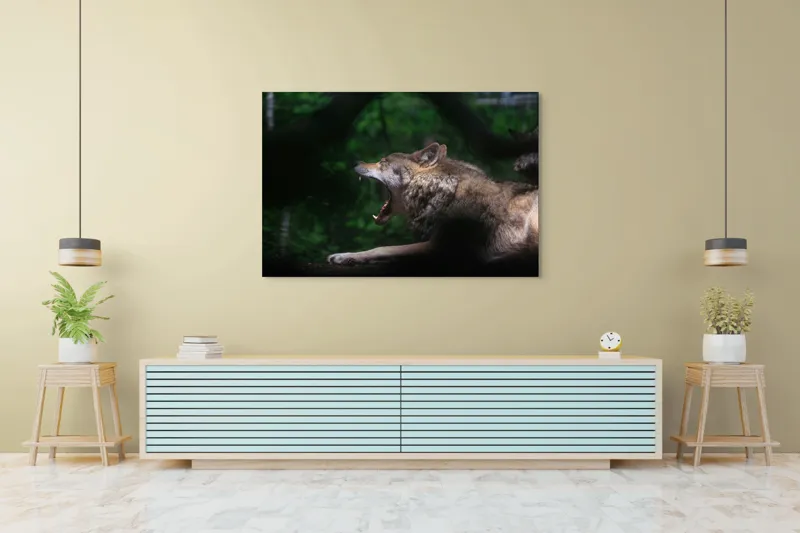Tablou Canvas, "Lup în sălbăticie căscând liniștit", Lup, Codru, Noapte, Tăcere, Pradă, Frumusețe, Forță, Instinct, Vânătoare, Singurătate, 150 x 100 cm – poza 6