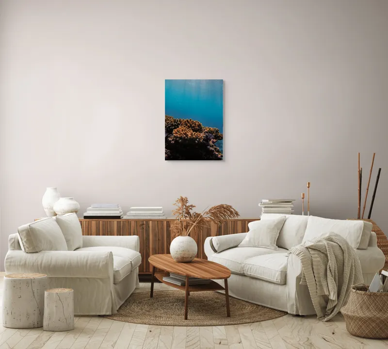 Tablou Canvas, "Corali în lumina strălucitoare a oceanului", Corali, Apă, Lumină, Albastru, Natură, Ecosistem, Ocean, Scufundare, Razele Soarelui, Viață Marină, 50 x 70 cm – poza 4