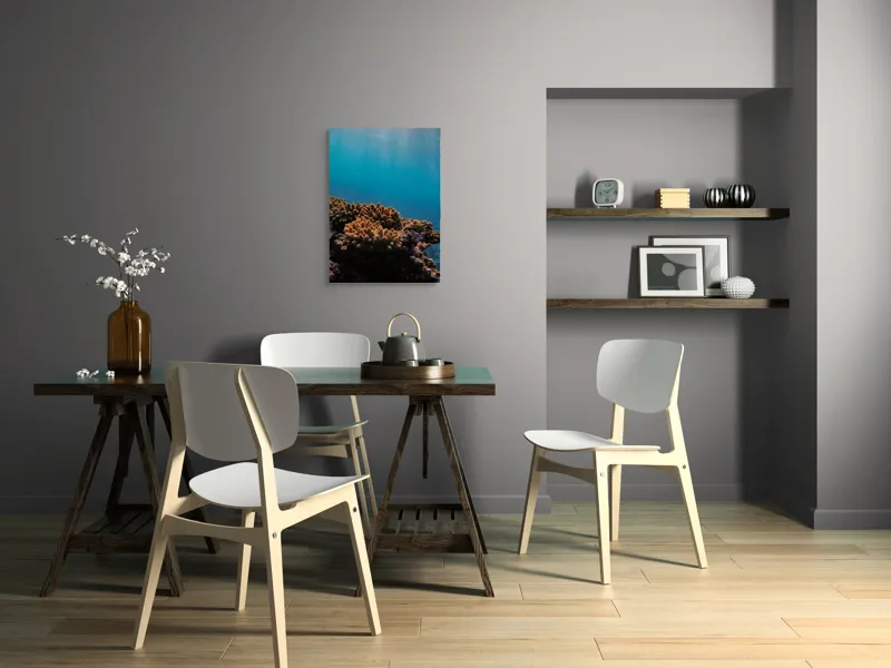 Tablou Canvas, "Corali în lumina strălucitoare a oceanului", Corali, Apă, Lumină, Albastru, Natură, Ecosistem, Ocean, Scufundare, Razele Soarelui, Viață Marină, 50 x 70 cm – poza 5