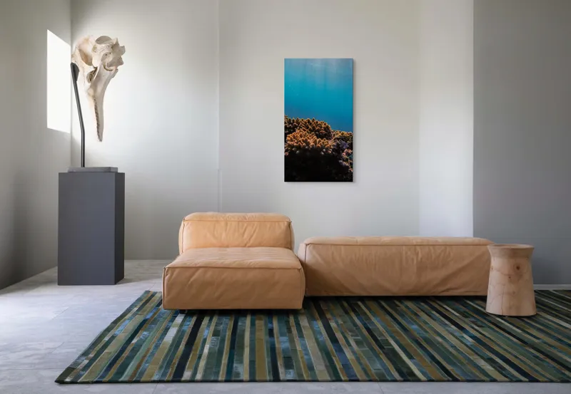 Tablou Canvas, "Corali în lumina strălucitoare a oceanului", Corali, Apă, Lumină, Albastru, Natură, Ecosistem, Ocean, Scufundare, Razele Soarelui, Viață Marină, 50 x 90 cm – poza 5