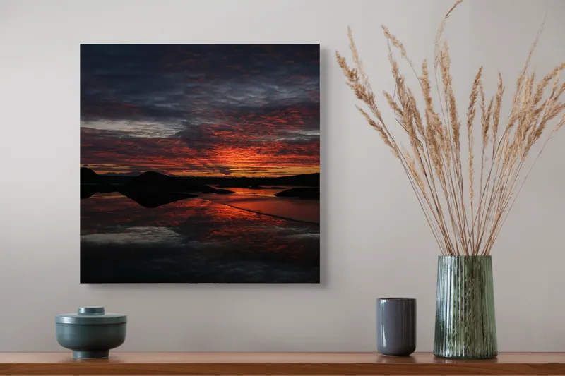 Tablou Canvas, "Reflexia cerului la apusul focos", Apus, Reflecție, Siluete, Apă, Nori, Roșu, Negru, Cer, Natură, Calm., 50 x 50 cm – poza 4