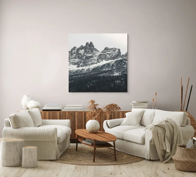 Tablou Canvas, "Muntele înzăpezit în lumina dimineții", Munte, Zăpadă, Stânci, Pini, Nor, Cărări, Culmi, Rece, Măreție, Natură, 100 x 100 cm – poza 3