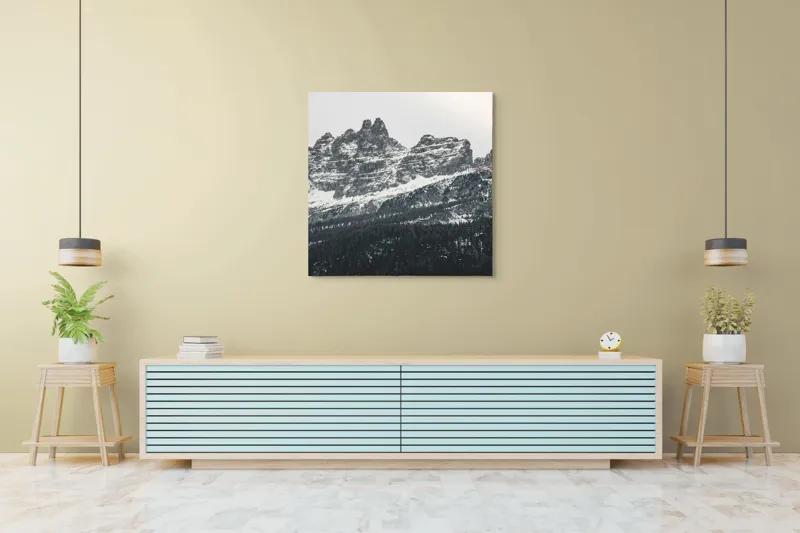 Tablou Canvas, "Muntele înzăpezit în lumina dimineții", Munte, Zăpadă, Stânci, Pini, Nor, Cărări, Culmi, Rece, Măreție, Natură, 100 x 100 cm – poza 5
