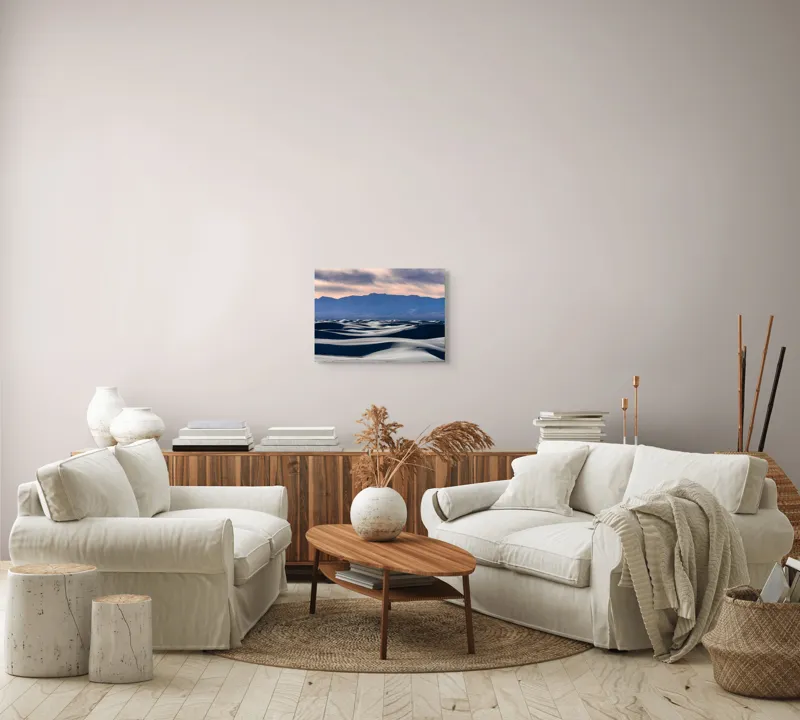 Tablou Canvas, "Valuri de nisip sub cerul albastru", Dune, Nisip, Vânt, Munți, Cer, Apus, Texturi, Umbre, Natură, Peisaj, Liniște, Infinit, Frumusețe, Contraste, Horizon, 54 x 39 cm – poza 5