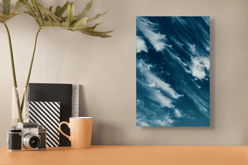 Tablou Canvas, "Norii dansând pe cer senin", Norii, Cer, Albastru, Eteric, Linie, Mișcare, Vaporos, Calm, Curgător, Aerian., 26 x 39 cm – poza 3