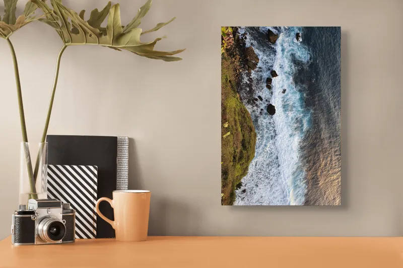 Tablou Canvas, "Întâlnirea mării cu stânca abruptă", Ocean, Valuri, Rocă, Albastru, Verde, Apus, Prim-plan, Dreapta, Coastă, Spumă, 26 x 39 cm – poza 3
