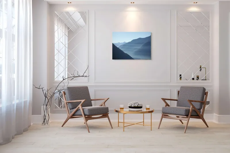 Tablou Canvas, "Unde munții întâlnesc cerul dimineața", Munți, Vale, Ceață, Răsărit, Lumină, Siluetă, Calm, Serenitate, 100 x 70 cm – poza 5