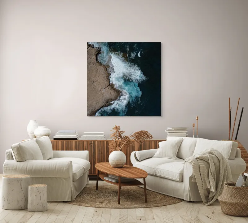 Tablou Canvas, "Valuri spumoase lovind stâncile aspre", Ocean, Valuri, Stânci, Spumă, Apă, Albastru, Coastă, Natură, 100 x 100 cm – poza 3