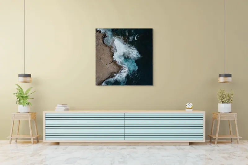 Tablou Canvas, "Valuri spumoase lovind stâncile aspre", Ocean, Valuri, Stânci, Spumă, Apă, Albastru, Coastă, Natură, 100 x 100 cm – poza 5