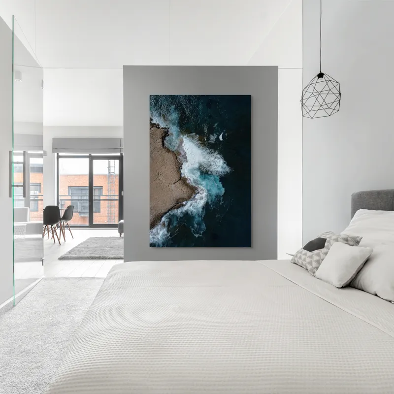 Tablou Canvas, "Valuri spumoase lovind stâncile aspre", Ocean, Valuri, Stânci, Spumă, Apă, Albastru, Coastă, Natură, 100 x 150 cm – poza 5