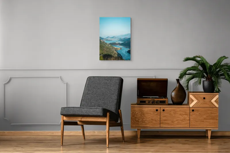 Tablou Canvas, "Peisaj montan cu lac și râu strălucitor", Frumusețe, Natură, Lacuri, Munți, Verdeață, Peisaj, Răsărit, Serenitate., 50 x 70 cm – poza 8