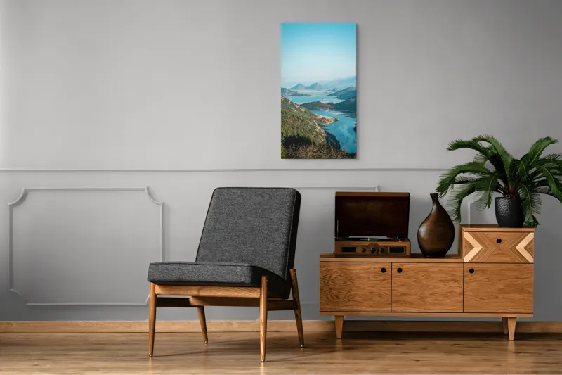 Tablou Canvas, "Peisaj montan cu lac și râu strălucitor", Frumusețe, Natură, Lacuri, Munți, Verdeață, Peisaj, Răsărit, Serenitate., 50 x 90 cm – poza 8