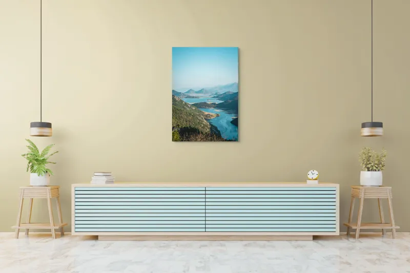 Tablou Canvas, "Peisaj montan cu lac și râu strălucitor", Frumusețe, Natură, Lacuri, Munți, Verdeață, Peisaj, Răsărit, Serenitate., 70 x 100 cm – poza 5