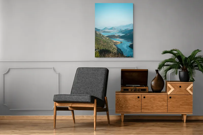 Tablou Canvas, "Peisaj montan cu lac și râu strălucitor", Frumusețe, Natură, Lacuri, Munți, Verdeață, Peisaj, Răsărit, Serenitate., 70 x 100 cm – poza 6