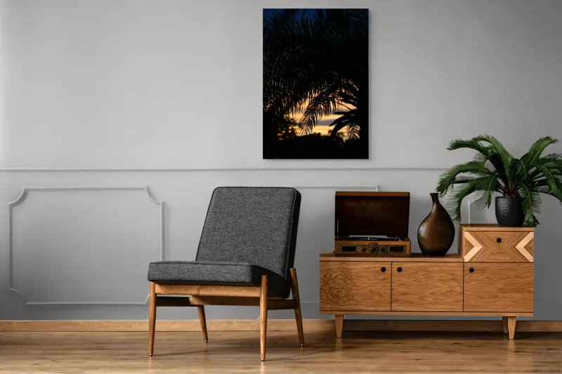 Tablou Canvas, "Apus exotic printre frunze de palmier", Palmier, Siluetă, Amurg, Cer, Apus, Frunziș, Umbre, Lumină, Contrast, Seară, 70 x 100 cm – poza 6