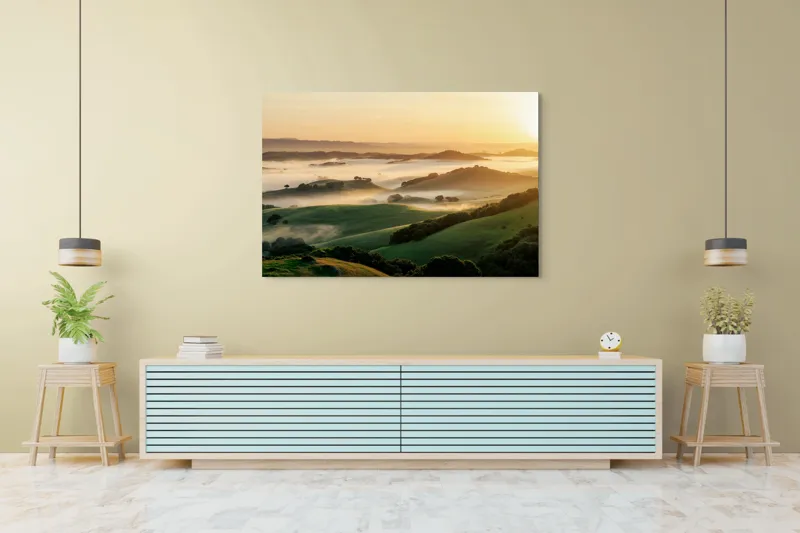 Tablou Canvas, "Dimineață de ceață peste dealuri verzi", Aurora, Câmpuri, Ceață, Dealuri, Lumină, Verdeață, Răsărit, Peisaj, Serenitate, Natură, 150 x 100 cm – poza 6