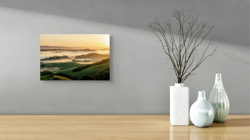 Tablou Canvas, "Dimineață de ceață peste dealuri verzi", Aurora, Câmpuri, Ceață, Dealuri, Lumină, Verdeață, Răsărit, Peisaj, Serenitate, Natură, 39 x 26 cm – poza 8