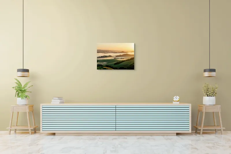 Tablou Canvas, "Dimineață de ceață peste dealuri verzi", Aurora, Câmpuri, Ceață, Dealuri, Lumină, Verdeață, Răsărit, Peisaj, Serenitate, Natură, 70 x 50 cm – poza 7