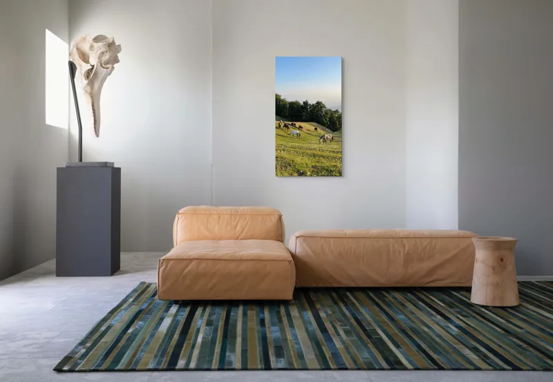 Tablou Canvas, "Cai păscând pe deal la apus", Cai, Pajiște, Flori, Copaci, Cer, Apus, Verdeață, Natură, Armonie, Peisaj, 50 x 90 cm – poza 5