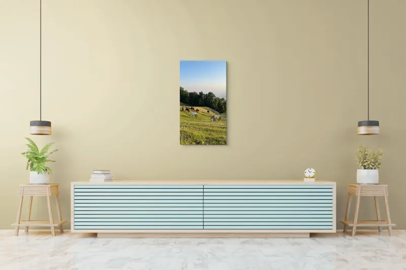 Tablou Canvas, "Cai păscând pe deal la apus", Cai, Pajiște, Flori, Copaci, Cer, Apus, Verdeață, Natură, Armonie, Peisaj, 50 x 90 cm – poza 6