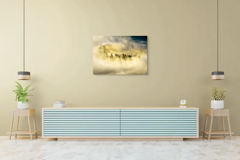 Tablou Canvas, "Lumină printre cețurile dimineții", Pădure, Ceață, Razele Soarelui, Mister, Lumină, Natură, Copaci, Peisaj, Seninătate, Vârfuri de Brazi, 100 x 70 cm – poza 4