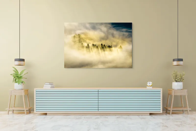 Tablou Canvas, "Lumină printre cețurile dimineții", Pădure, Ceață, Razele Soarelui, Mister, Lumină, Natură, Copaci, Peisaj, Seninătate, Vârfuri de Brazi, 150 x 100 cm – poza 6