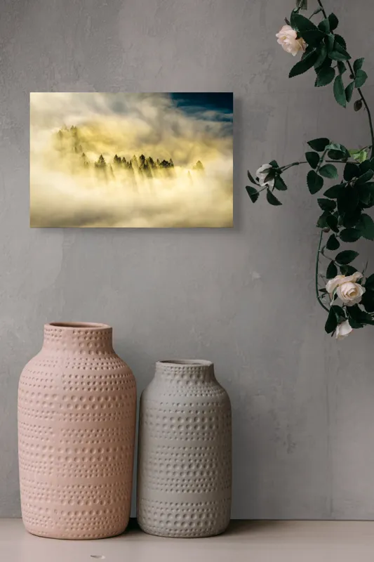 Tablou Canvas, "Lumină printre cețurile dimineții", Pădure, Ceață, Razele Soarelui, Mister, Lumină, Natură, Copaci, Peisaj, Seninătate, Vârfuri de Brazi, 39 x 26 cm – poza 4